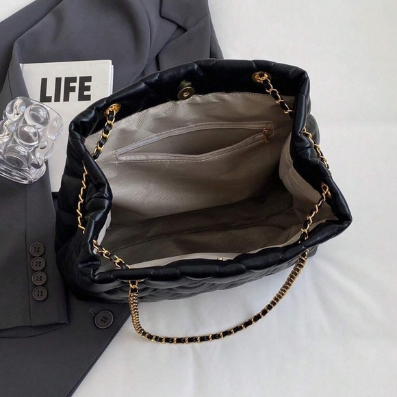 Luxe Black Vegan Leather Quilted Gold Tone chain Large Shoulder Bag - Picture 6 of 7
